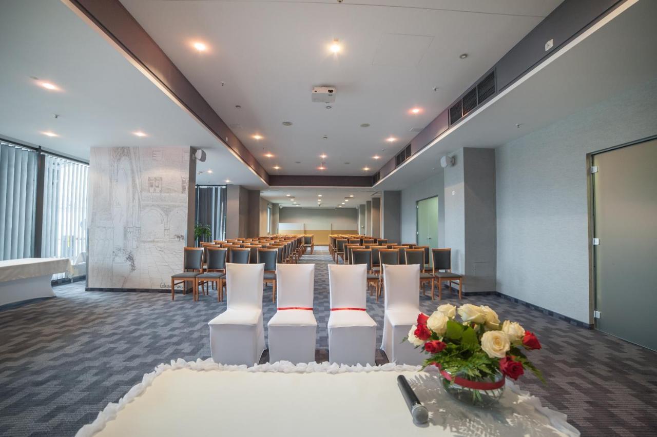 Express Krakow Hotel Luaran gambar